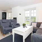 8 Person In Gjern-by Traum